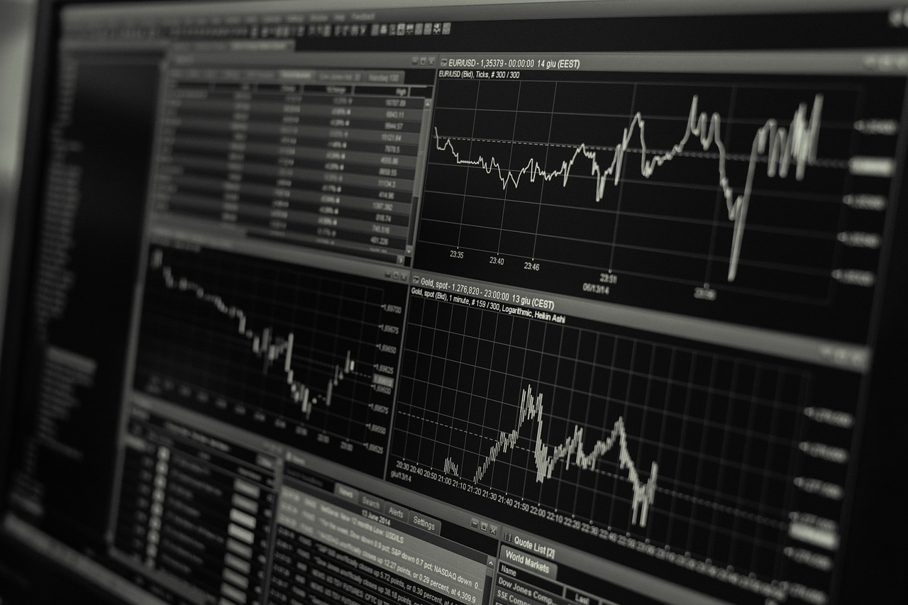 Quantitative Trading vs Algorithmic Trading: Which Pays Off?